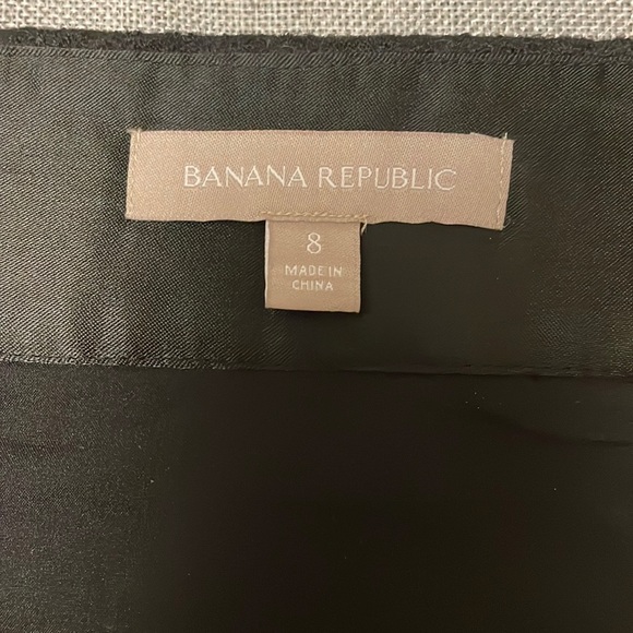 BANANA REPUBLIC Black Wool Skirt with Gold zipper, size 8. EUC. - Picture 9 of 9